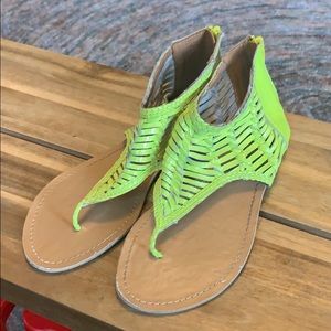 Neon yellow patent leather Ecote sandals size 7